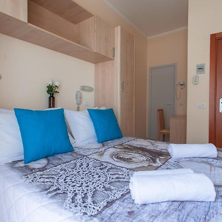 Hotel Giove Dipendenza Hotel Fiamma เชเซนาติโก ห้อง รูปภาพ
