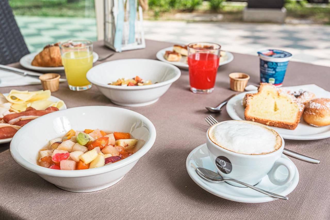 Hotel Giove Dipendenza Hotel Fiamma เชเซนาติโก ภายนอก รูปภาพ