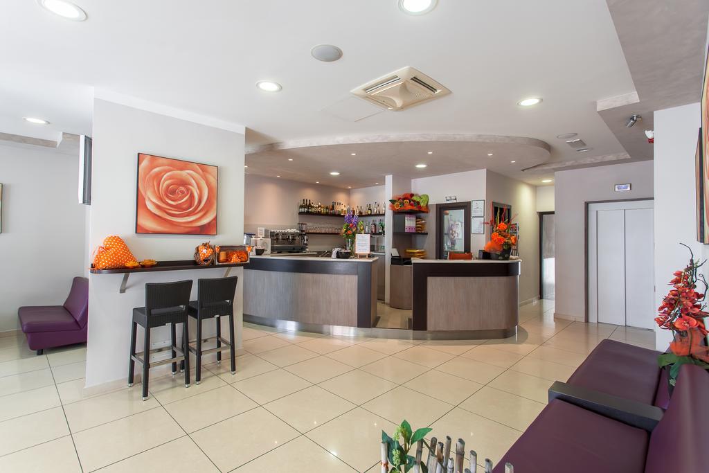 Hotel Giove Dipendenza Hotel Fiamma เชเซนาติโก ภายนอก รูปภาพ